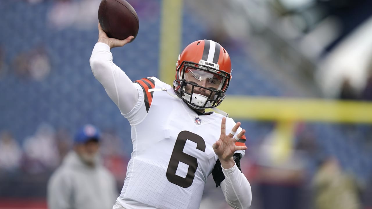 First look: Los Angeles Rams quarterback Baker Mayfield wearing No. 17 Rams  jersey in practice