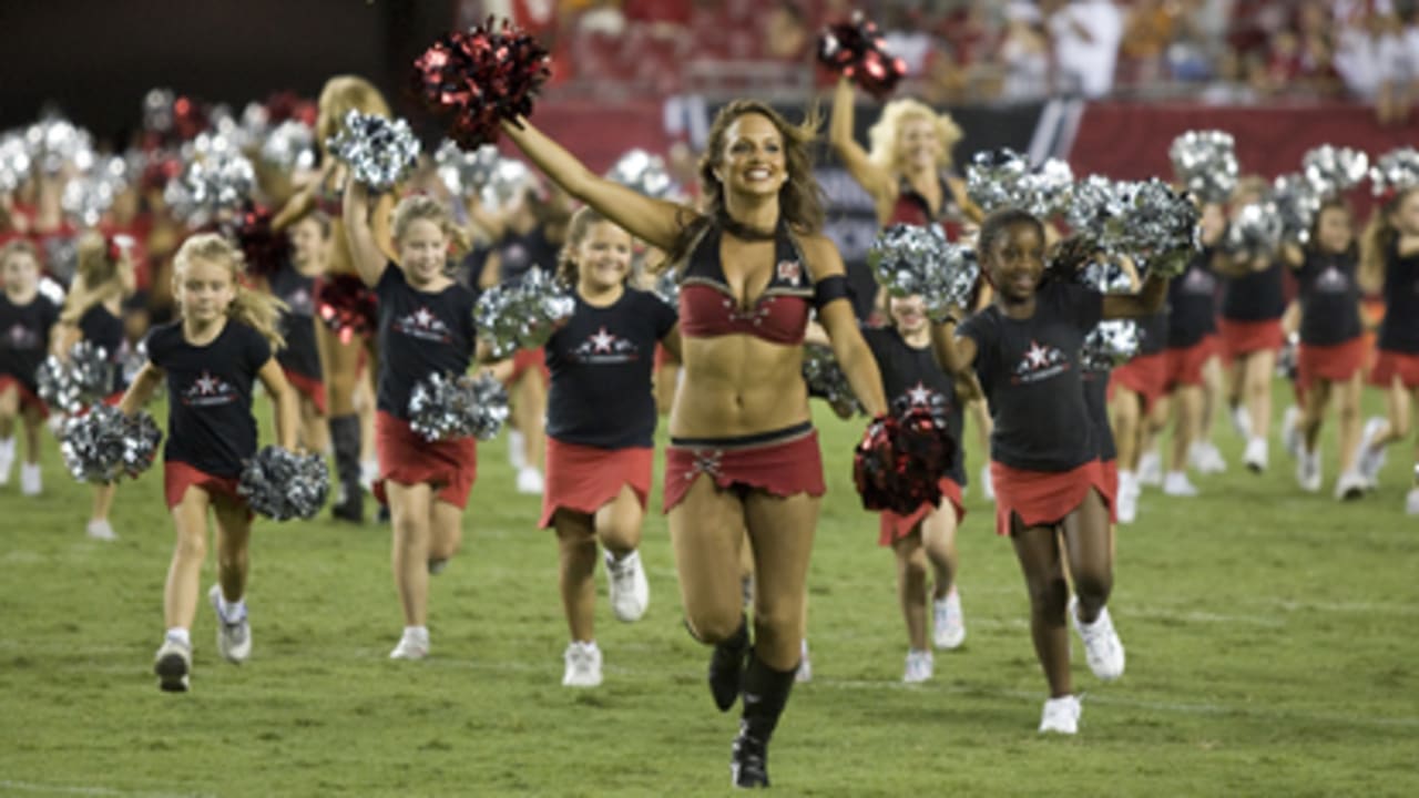 Bucs Cheerleaders, Jr. Cheer