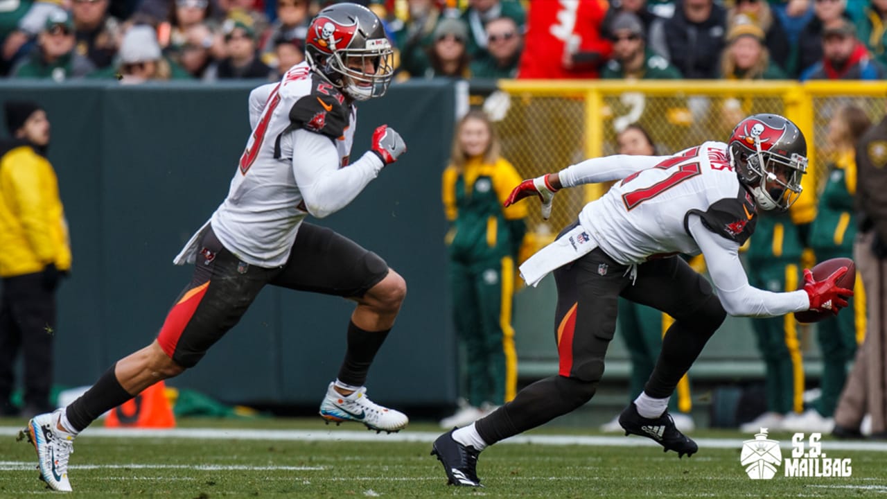 Tampa Bay Buccaneers running back Charles Sims leaps for a pass