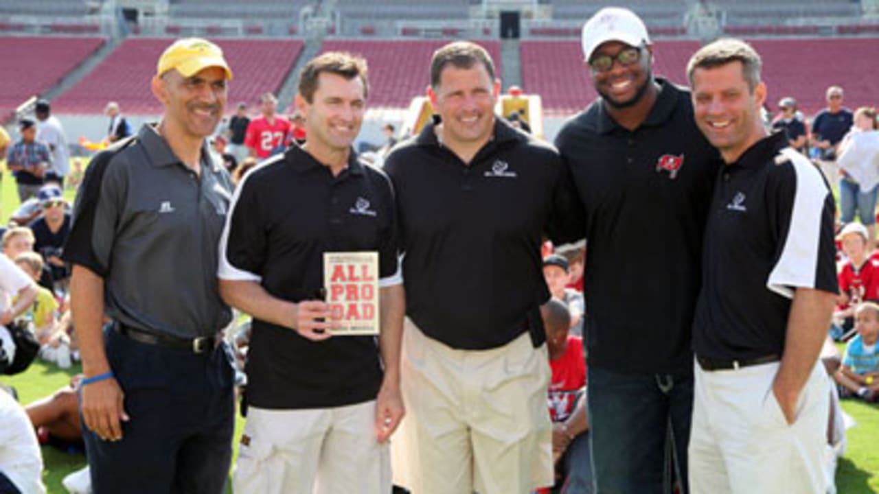 Dominik, Schiano Join Dungy at All Pro Dad Event