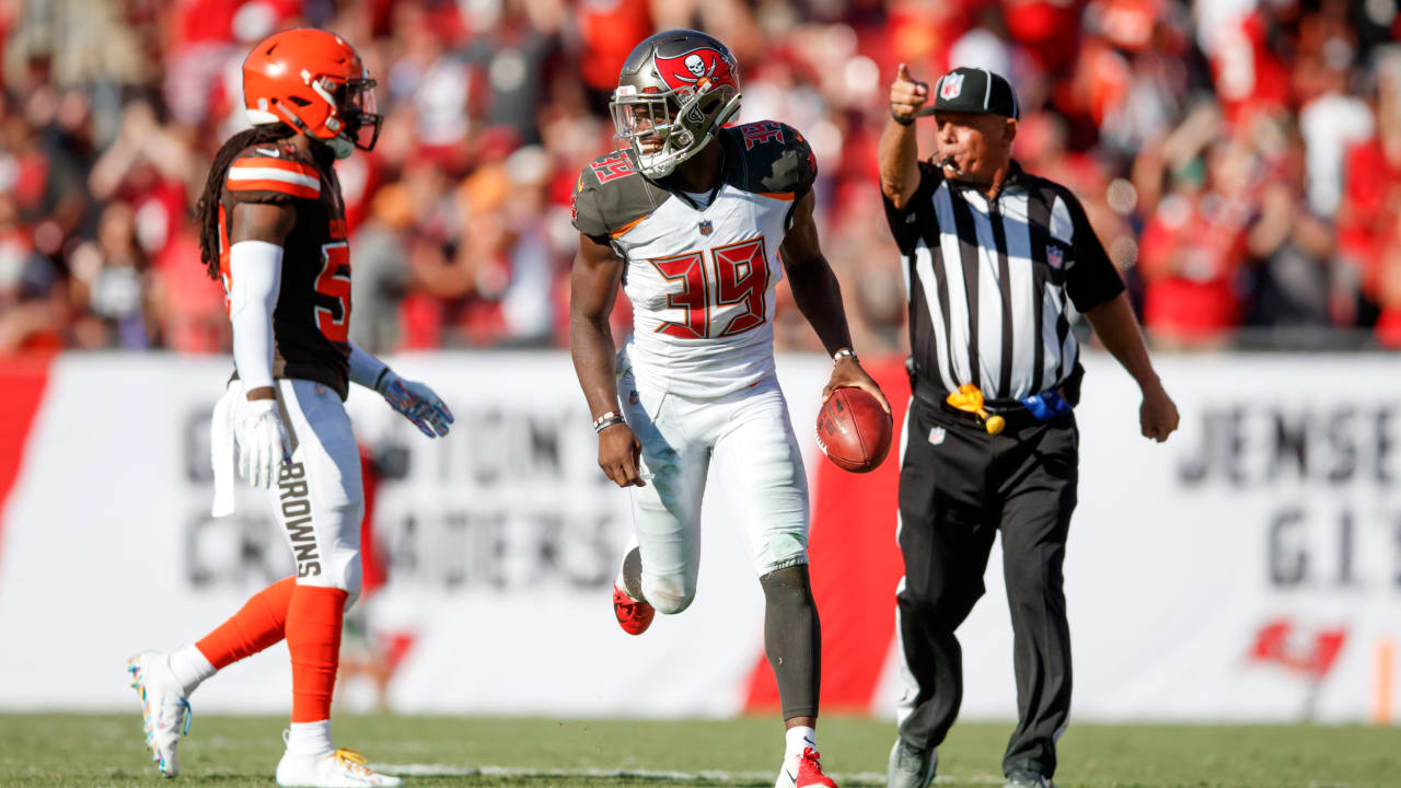 Bucs Tender Exclusive Rights Free Agents Isaiah Johnson, Mike Liedtke