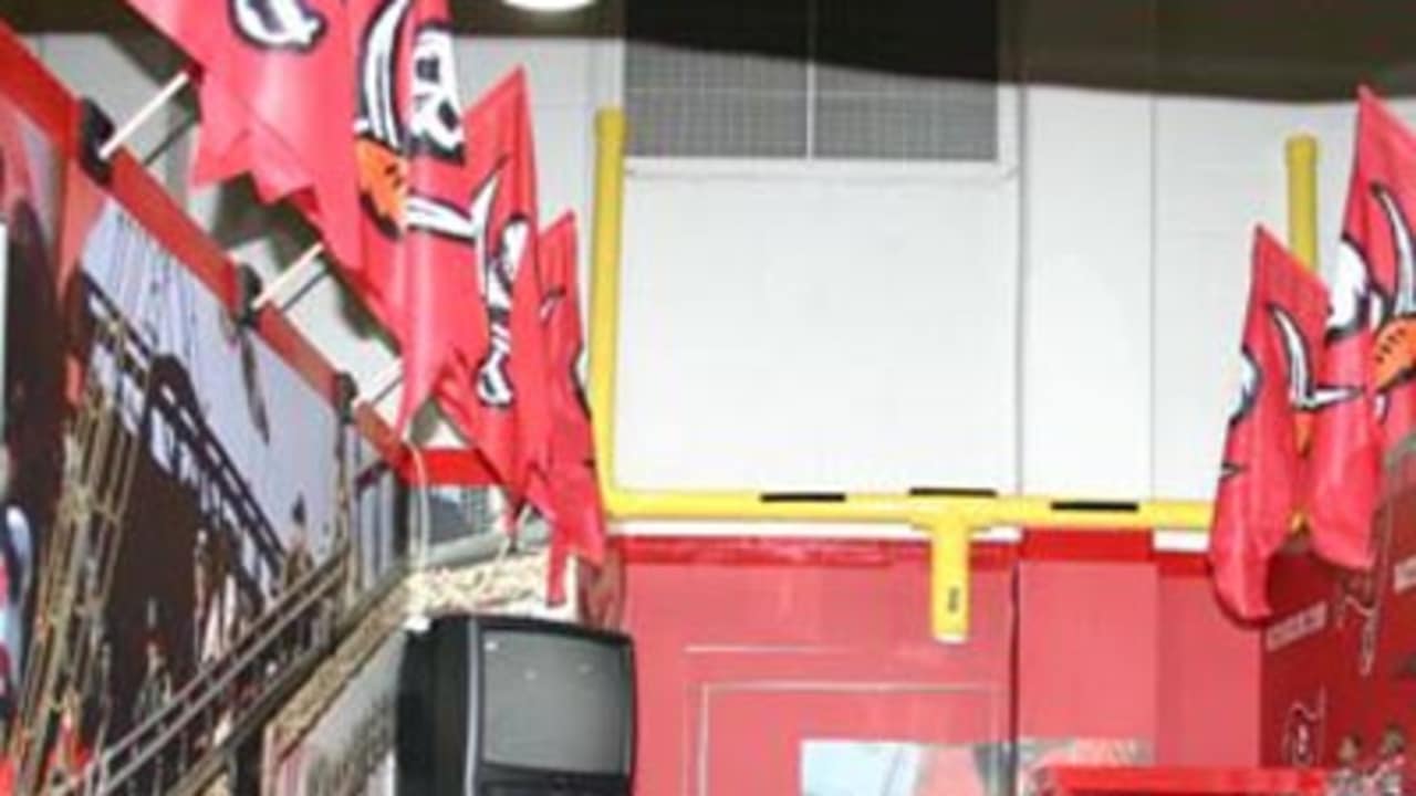 Bucs fans show Super Bowl spirit by building pirate ship