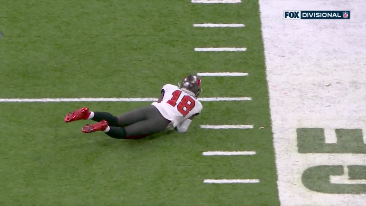 Tyler Johnson Adjusts for SPECTACULAR Catch vs. Saints 