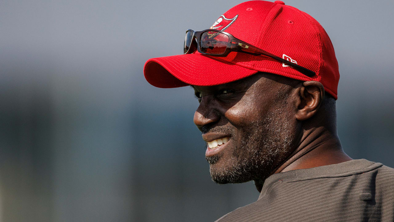 Buccaneers Coach Todd Bowles Earns Bachelor's Degree from Mount St. Mary's  University