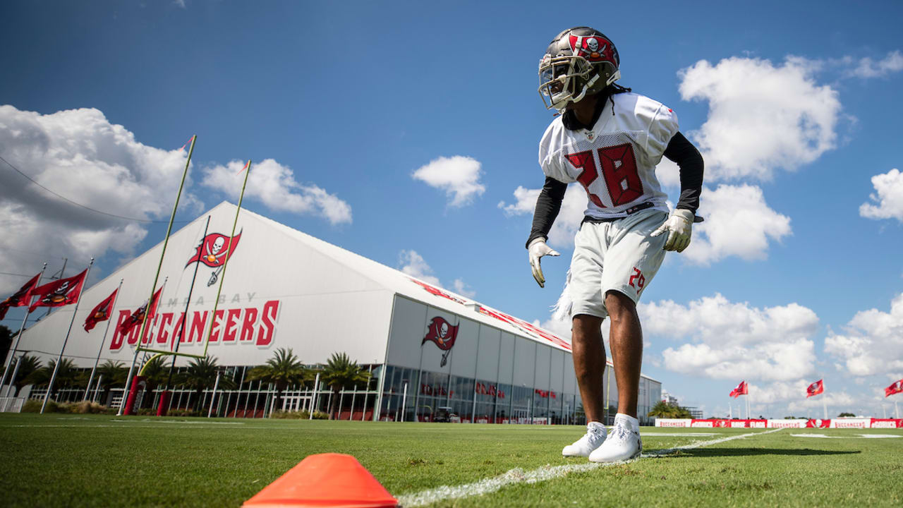 Shaq Barrett ties Warren Sapp's Bucs franchise sack record