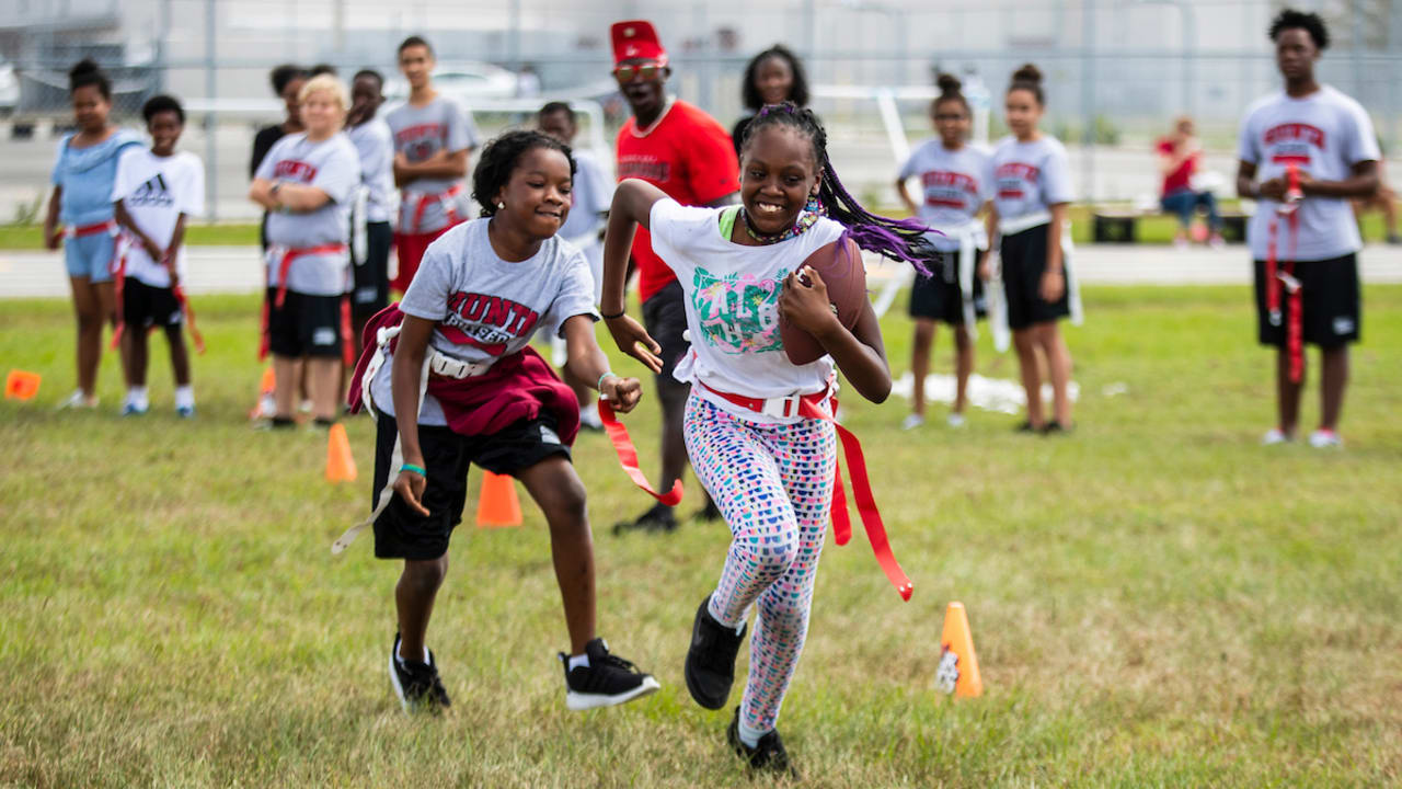 Photos from Jr. Bucs Middle School Flag Football Visit Giunta Middle