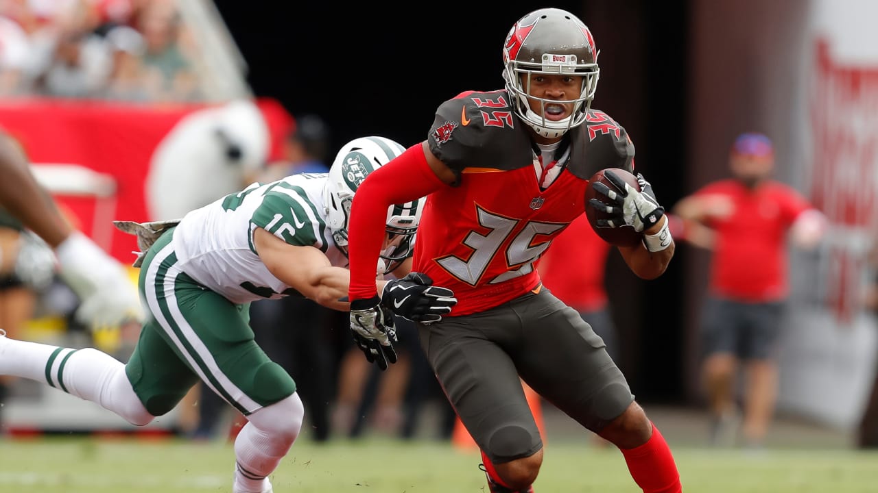 Javien Elliott Returns to Practice Squad