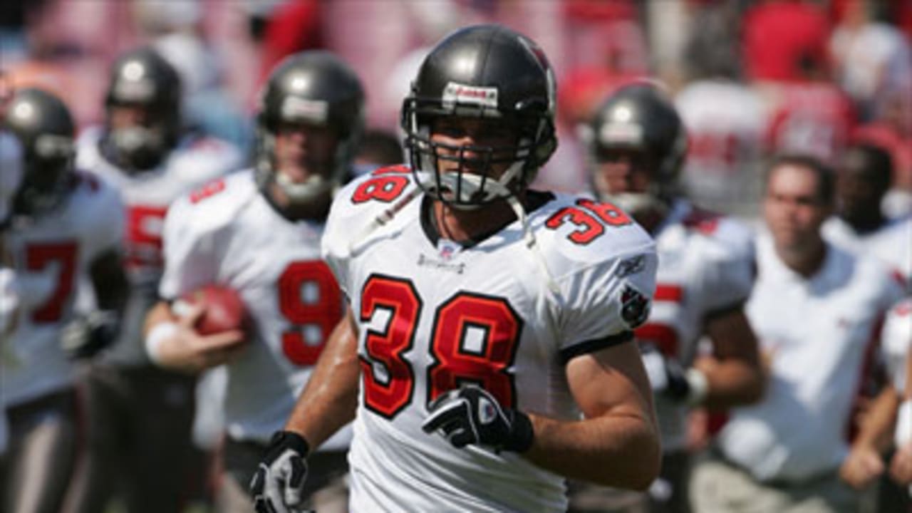 Tampa Bay Buccaneers safety John Howell (38) drives against pressure from  Atlanta Falcons safety Cory Hall (27) at the Georgia Dome in Atlanta,  Sunday, Nov. 14, 2004. (AP Photo/John Amis Stock Photo - Alamy