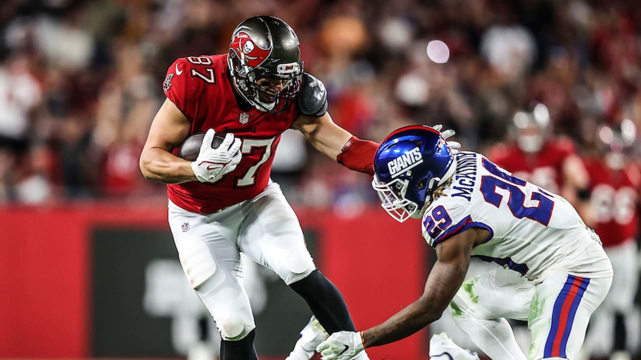 HIGHLIGHT Brady Throws Deep Ball to TE Gronk