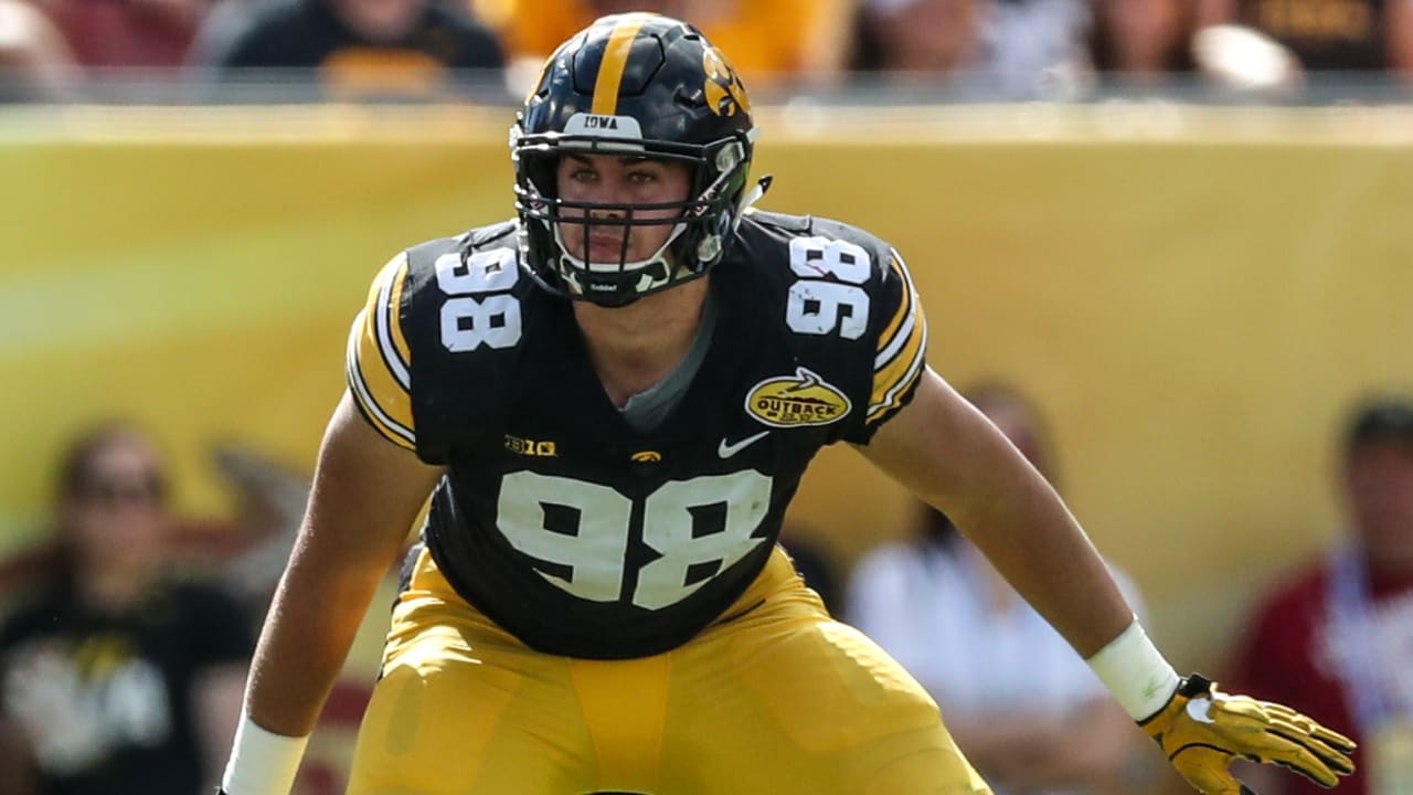 Tampa Bay Buccaneers select Iowa EDGE Anthony Nelson