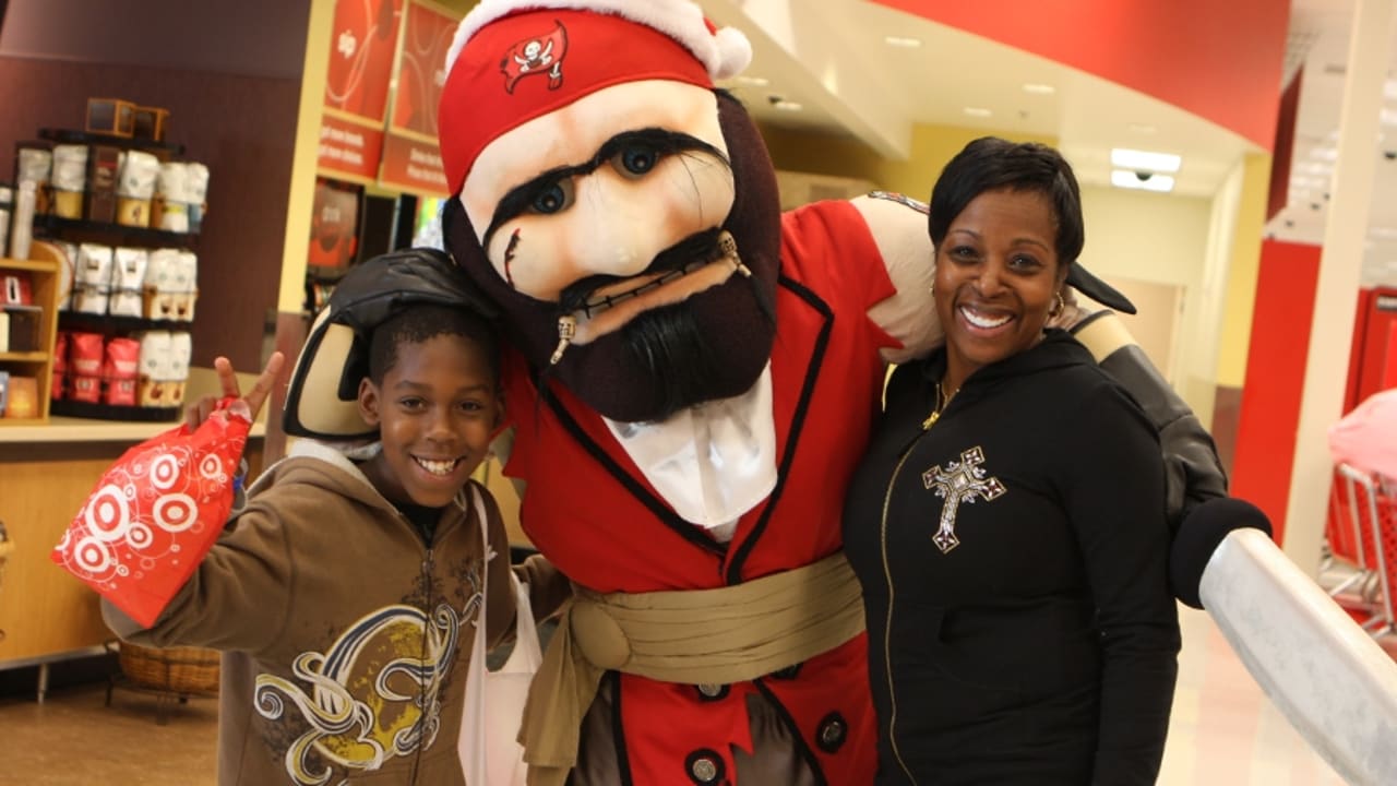 Jacksonville Jaguars host holiday shopping spree for children