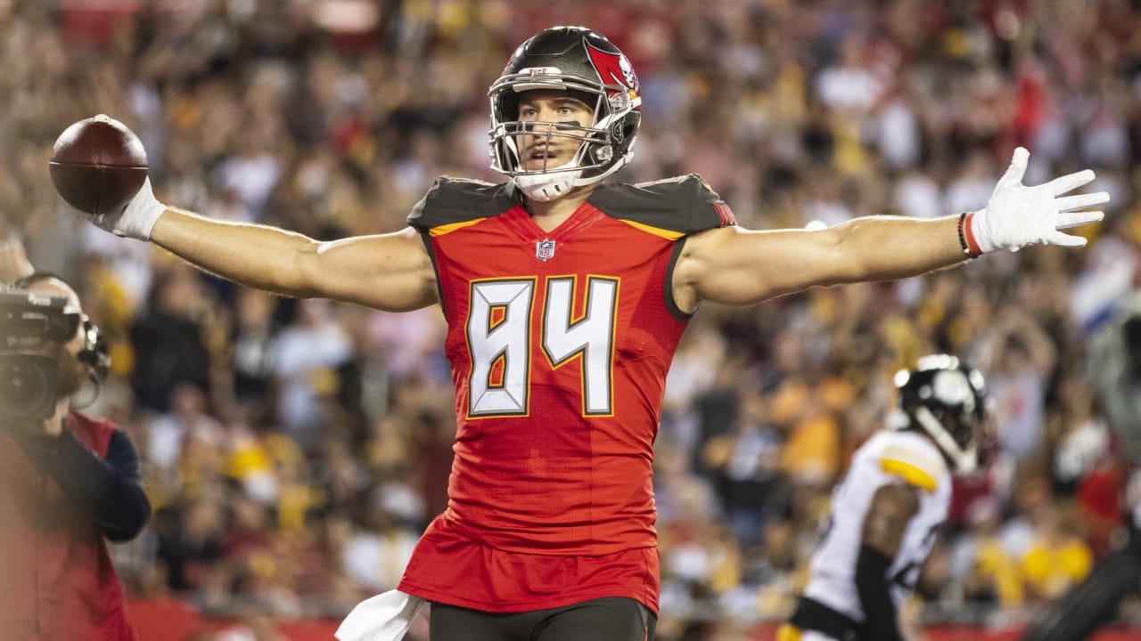 Canadian tight end Antony Auclair shows off Super Bowl ring with