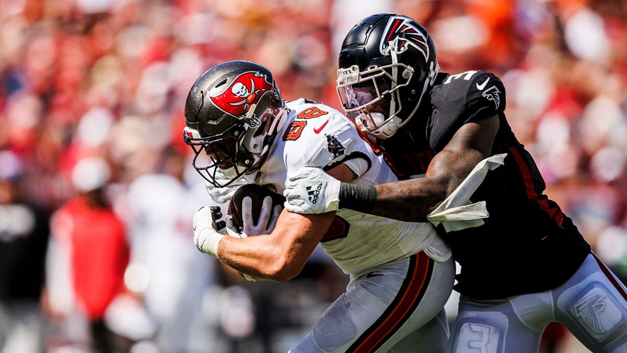 Tampa Bay Buccaneers tight end Cade Otton during a Back Together