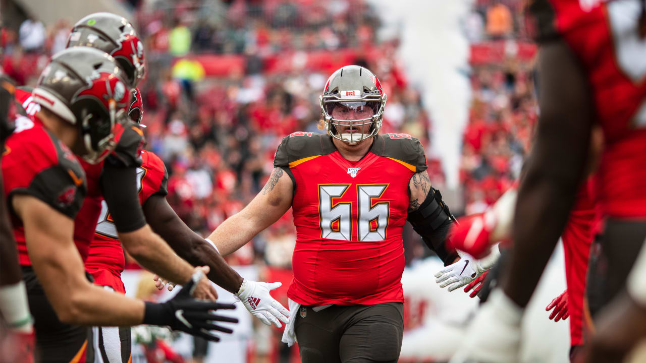 Tampa Bay Buccaneers center Joe Hawley (68) sets to block against the New  Orleans Saints during …