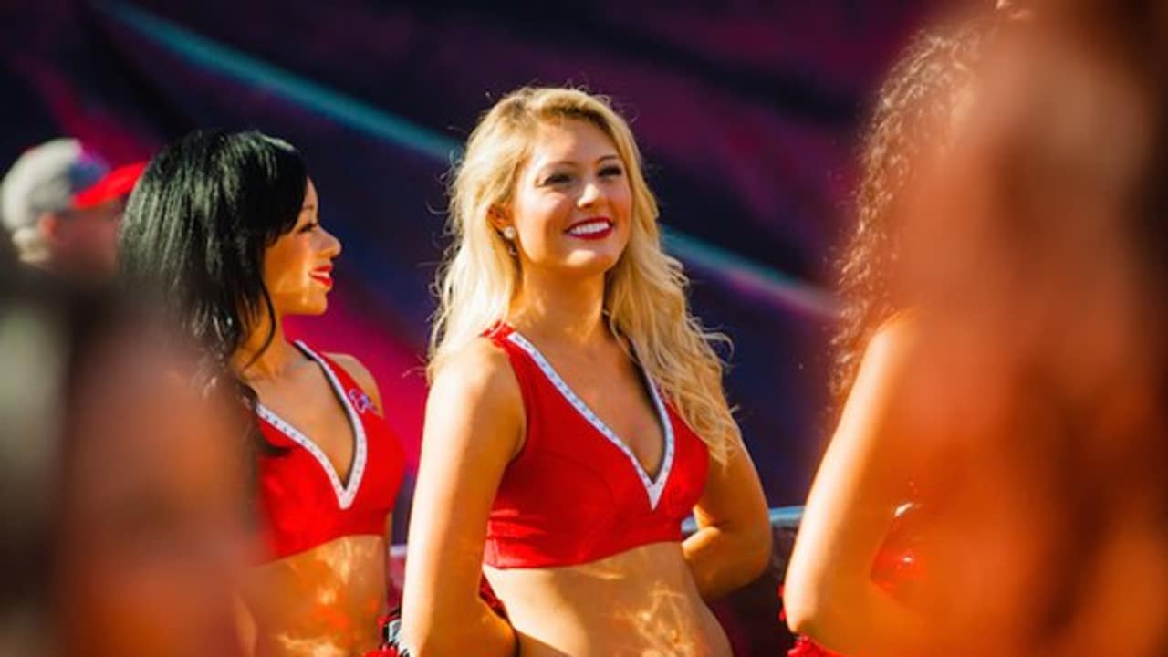 Cheerleader Spotlight Amber