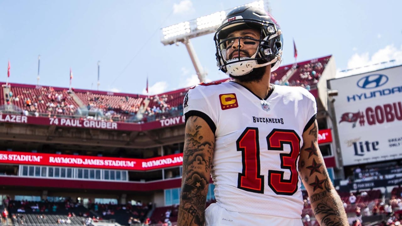 Mike and Ashli Evans to Present College Scholarships to Six High School Students During Tampa Bay Buccaneers Game on Dec. 19 - Vimarsana News