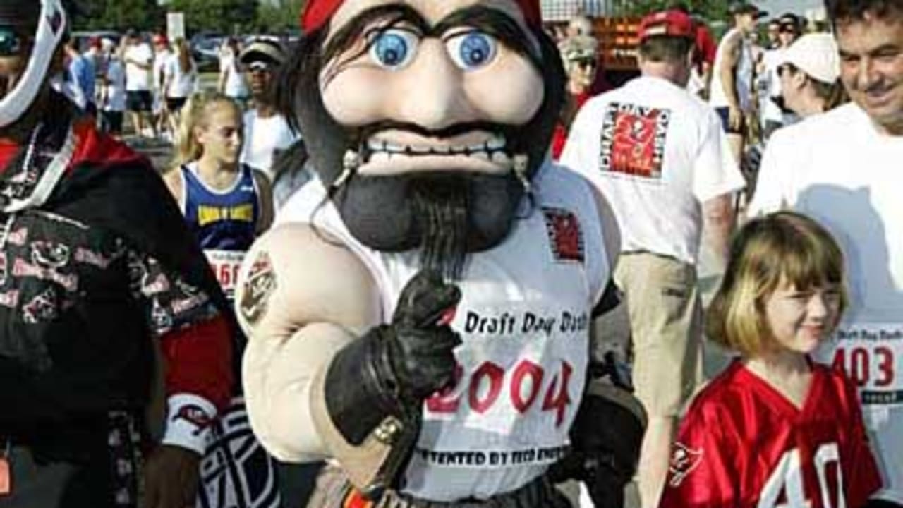 This Football Player Is Afraid of His Team's Mascot