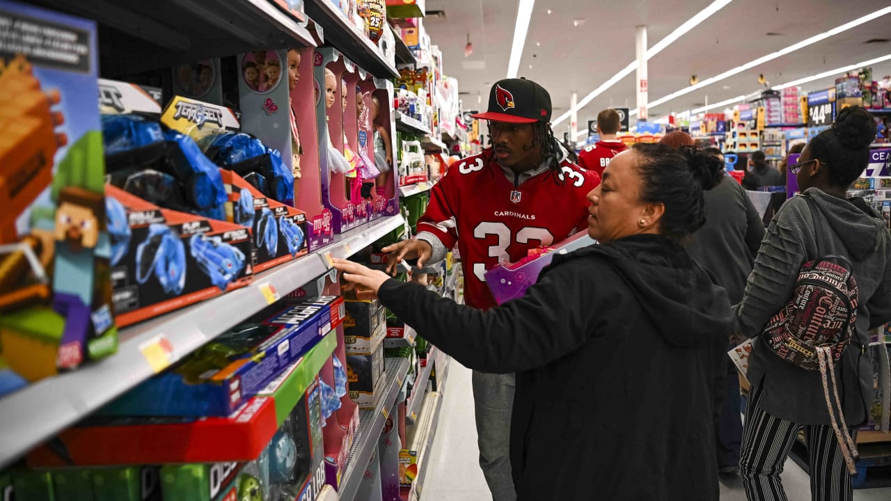 Cardinals give back with annual 'Shop with a Jock