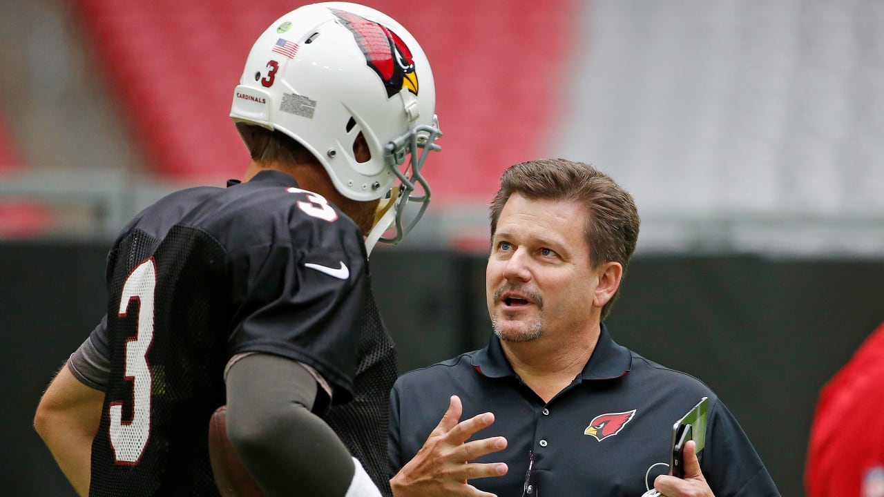 Former Arizona Cardinals quarterback Carson Palmer stands with his family  as team president Michael Bidwill speaks after being added to the Cardinals  ring of honor at half time of an NFL football