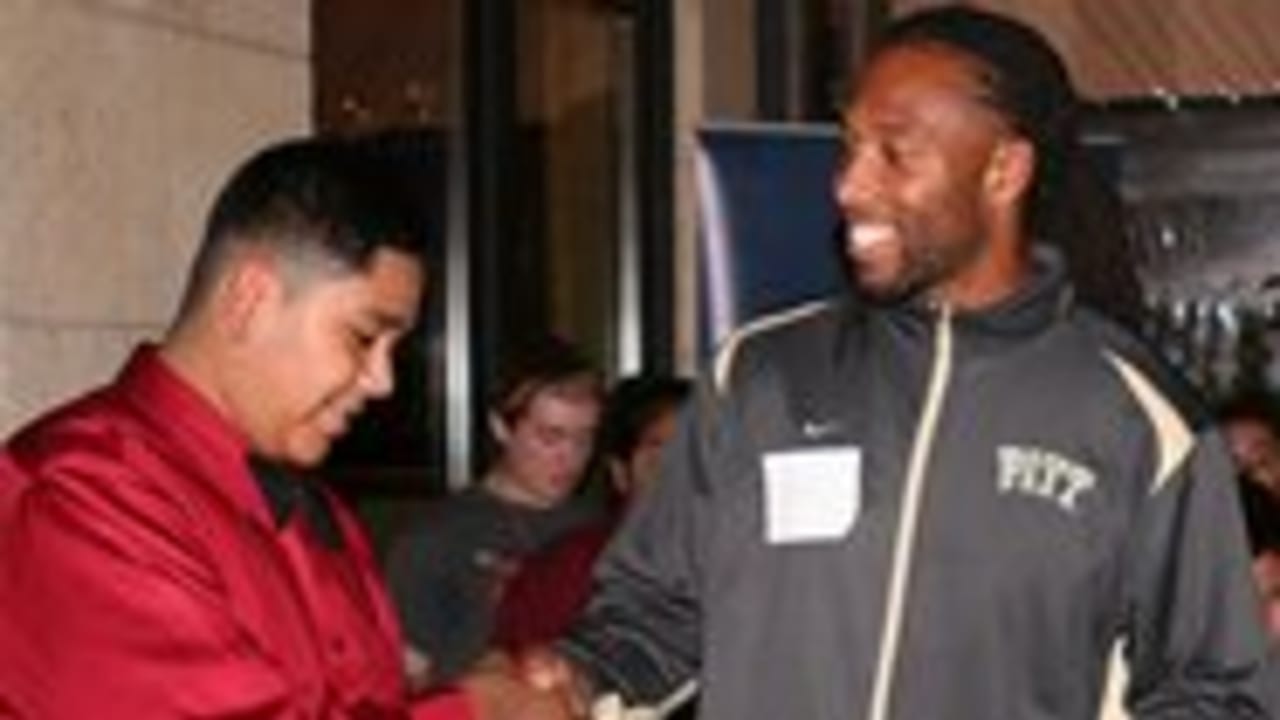 Larry Fitzgerald takes 50 kids on shopping spree, dinner