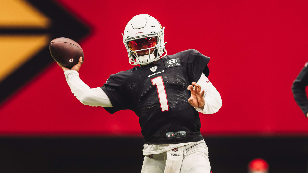 Arizona Cardinals' Kyler Murray (1) runs drills during an NFL football  training camp Friday, Au …