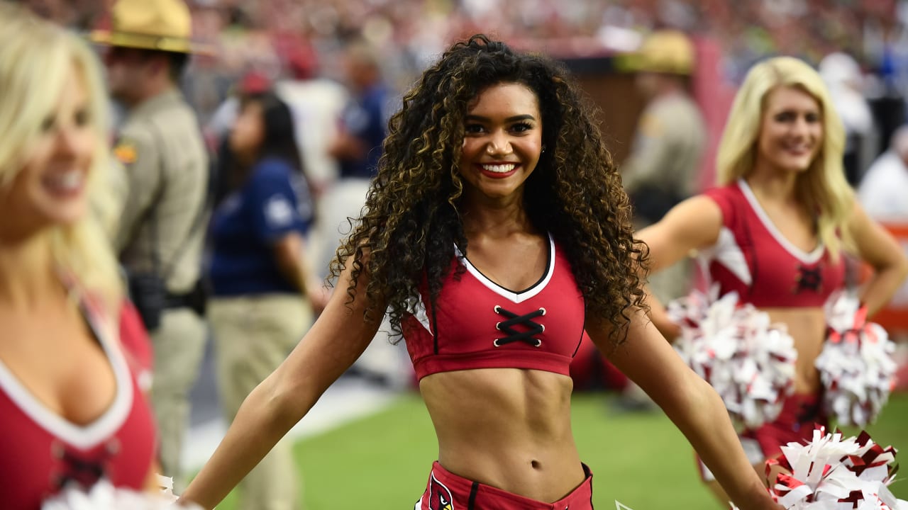 The Phoenix Cardinals Cheerleaders Shine Brightly – Ultimate Cheerleaders