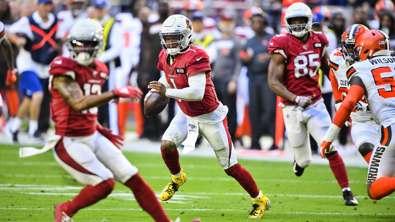 Baker Mayfield snaps to defense of quarterback Kyler Murray