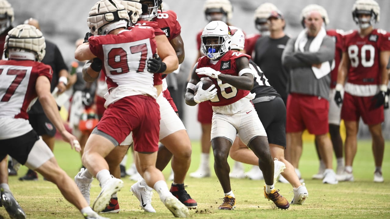 Arizona Cardinals running back Eno Benjamin (26) warms up before