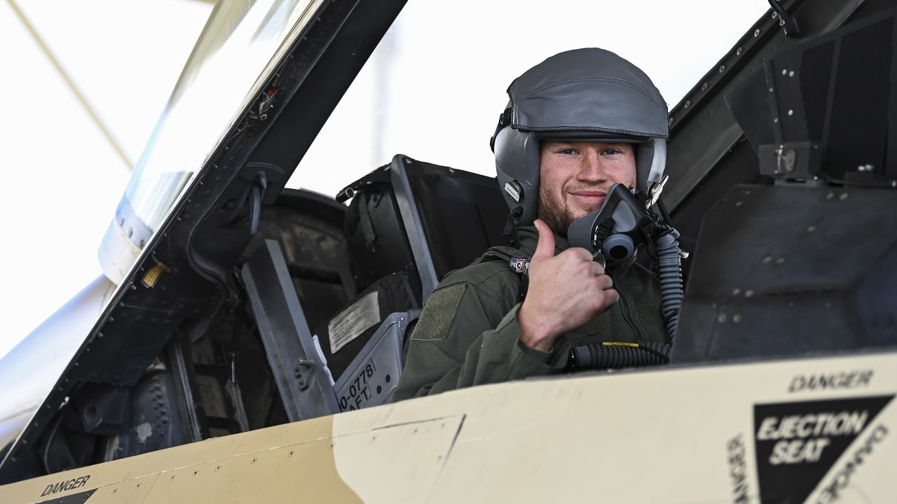 Arizona Cardinals visit Luke in salute to service - The Thunderbolt - Luke  AFB