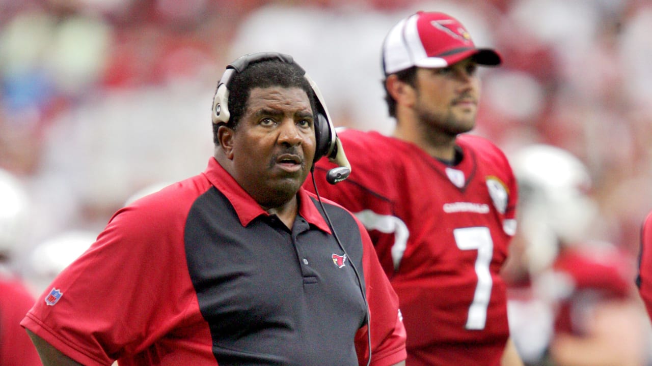 Arizona Cardinals head coach Dennis Green heads off the field at halftime  of the game against the New England Patriots. The Pats defeated the  Cardinals 23-12 September 19, 2004 in Tempe, AZ. (