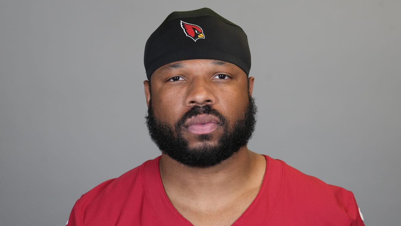 Arizona Cardinals linebacker Kyzir White ambushes running back