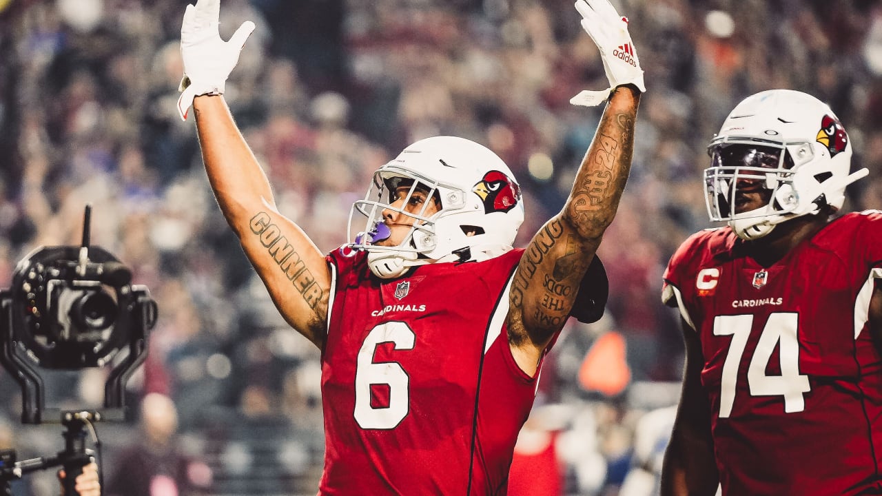 Arizona Cardinals running back James Conner bursts through left side of  line for 20-yard gain