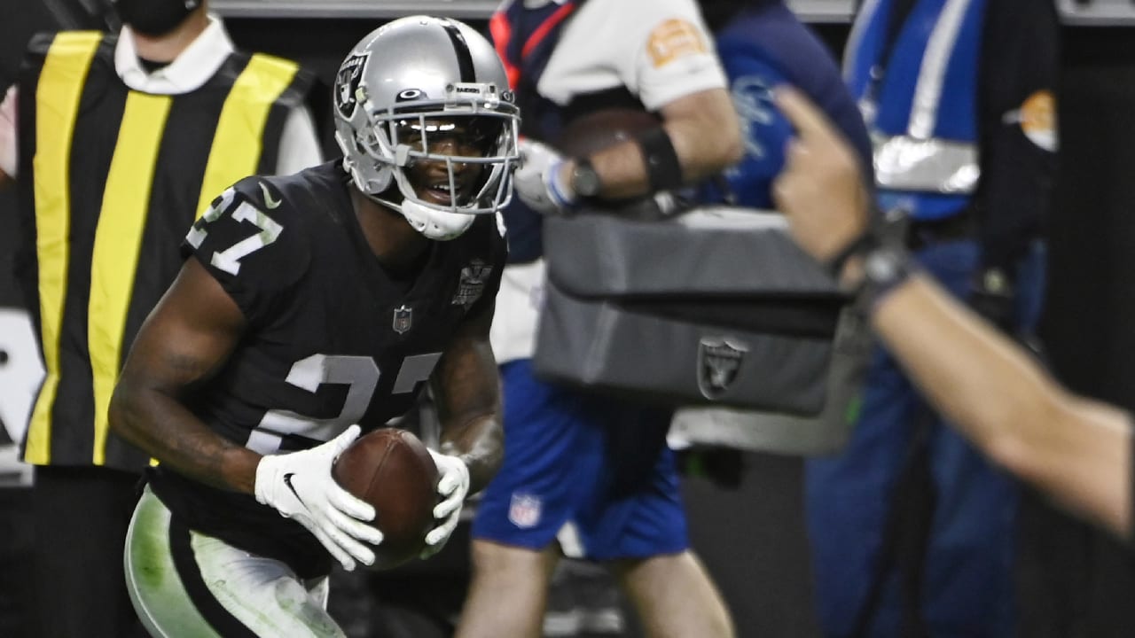 Trayvon Mullen Breaks Up A Deep Pass