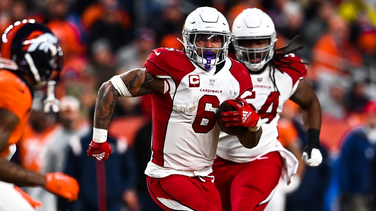 Arizona Cardinals running back James Conner bursts through left side of  line for 20-yard gain