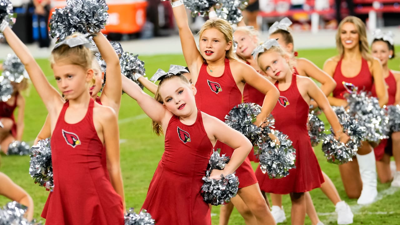 Rams Junior Cheerleaders halftime performance