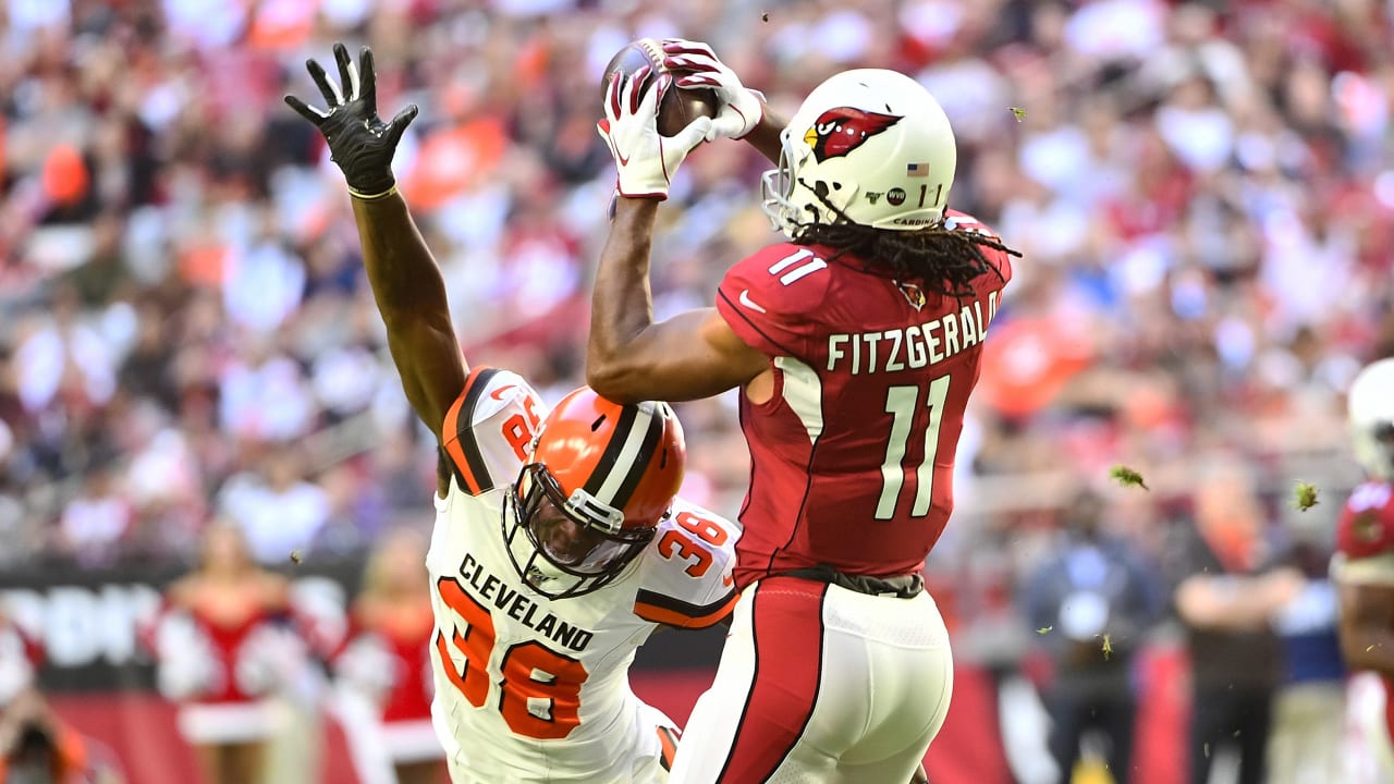 Cardinals' Larry Fitzgerald allegedly gives defenders tackling tips