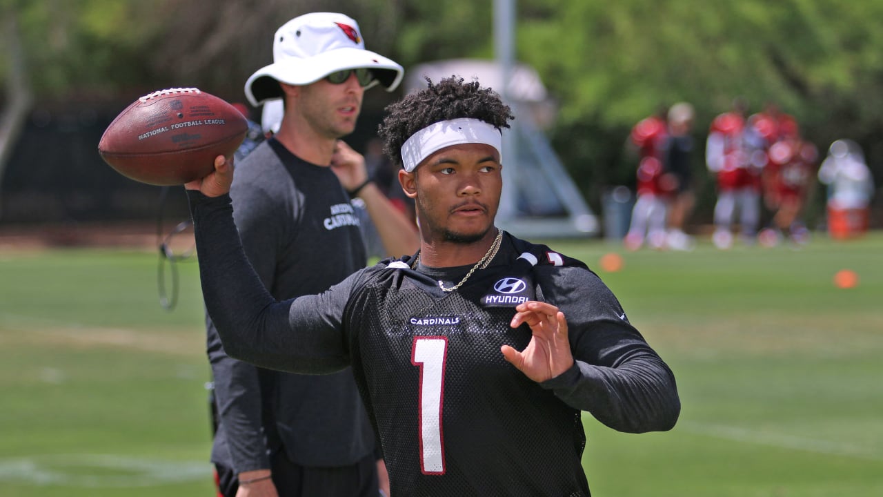 Fore! Kyler Murray gifts Arizona Cardinals OL with custom-fitted