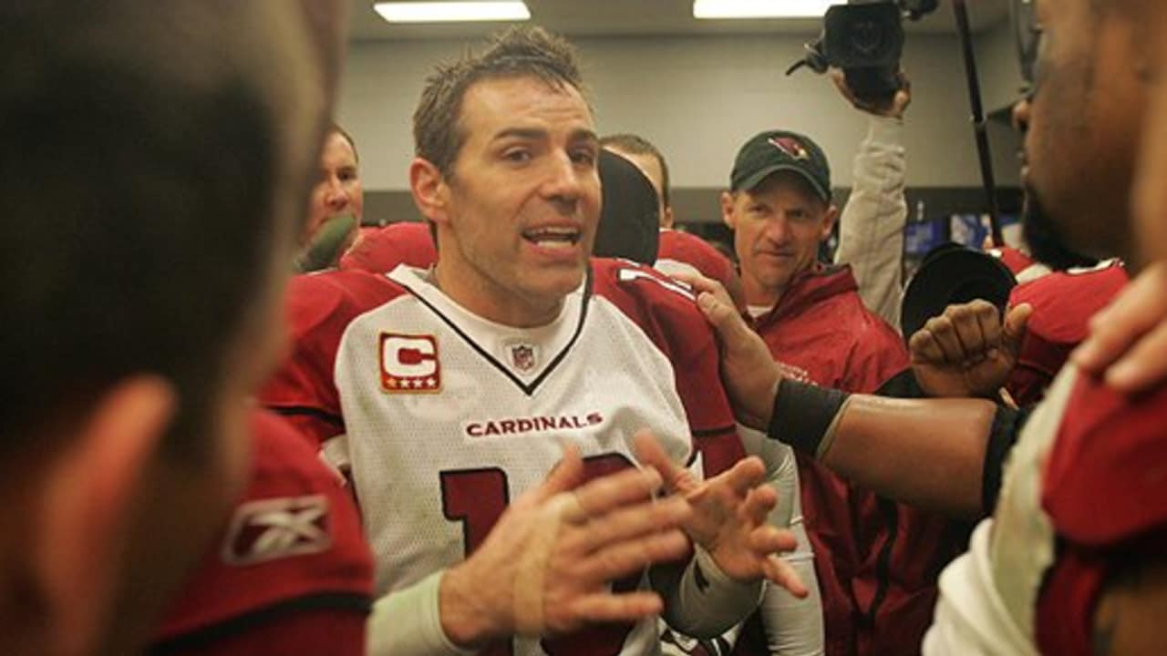 Arizona Cardinals quaterback Kurt Warner smiles on ths sidelines. The New  York Giants hosted the Arizona Cardinals in week 1 at Giants Stadium in  East Rutherford New Jersey on September 11, 2005. (