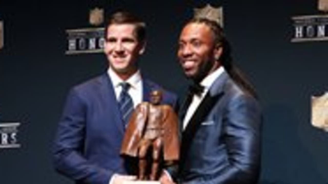 Eli Manning named co-winner of Walter Payton Man of the Year Award