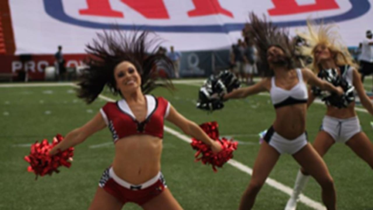 File:A Miami Dolphins cheerleader performs at Aloha Stadium during