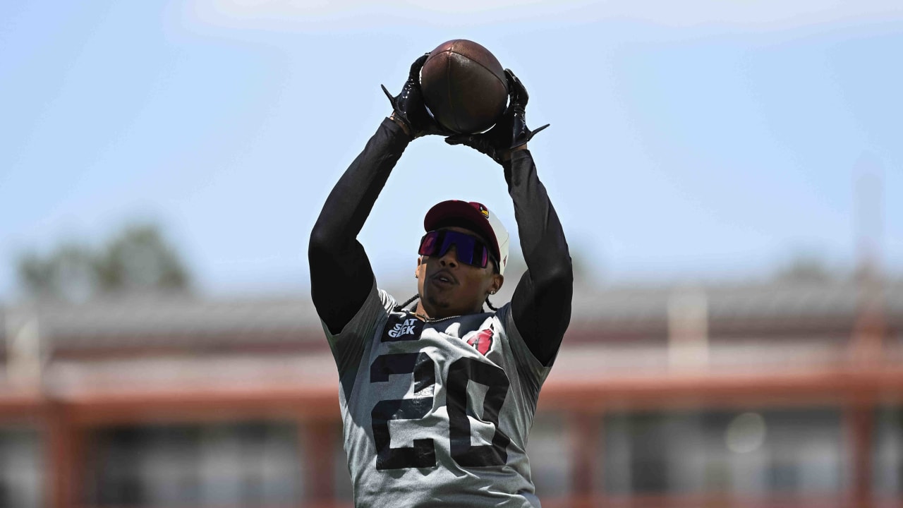 Arizona Cardinals defensive JuJu Hughes (36), Kris Boyd (29) and