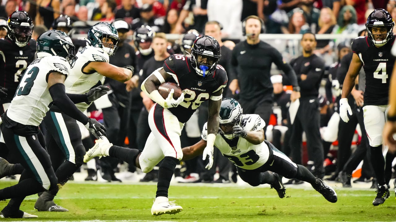 WATCH: Fan runs onto field in Philly, gets tackled by Eagles DB 