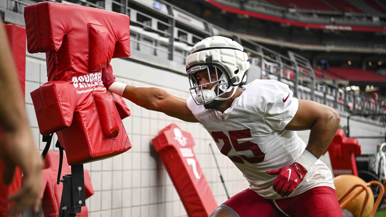 NFL Arizona Cardinals Football Team Training Camp Editorial Stock Image -  Image of blocking, helmet: 32643519