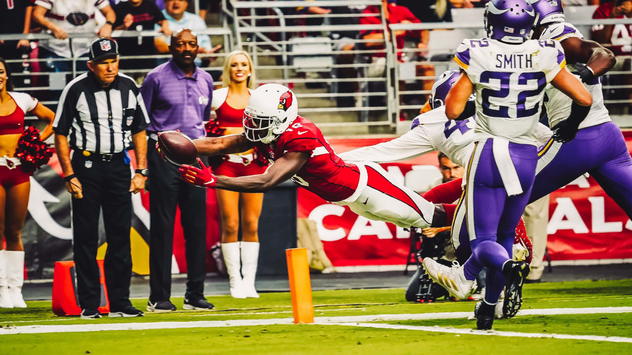 Wide receiver (18) AJ Green of the Arizona Cardinals warms up before  playing against the Green