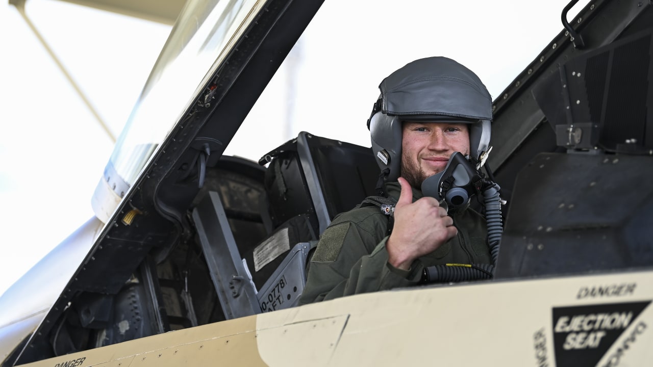 Photos: Gardeck Takes Flight At Luke Air Force Base