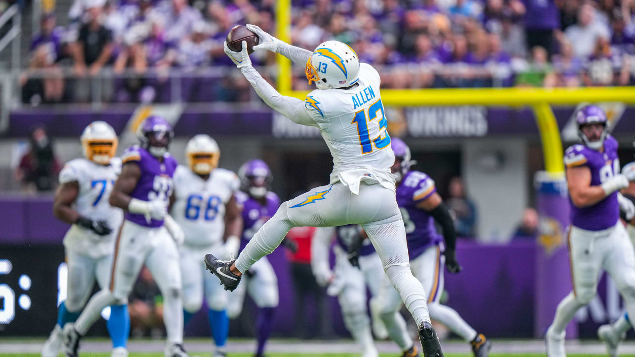 Can't-Miss Play: Los Angeles Chargers quarterback Justin Herbert's 51-yard  bomb to wide receiver Joshua Palmer seals win vs. Raiders