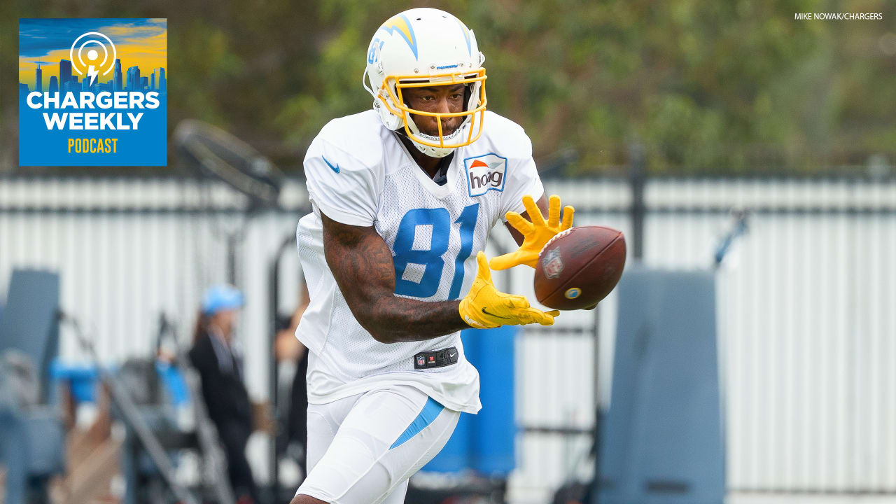 Los Angeles Chargers wide receiver Mike Williams (81) warms ups before an  NFL football game against the Las Vegas Raiders Monday, Oct. 4, 2021, in  Inglewood, Calif. (AP Photo/Kyusung Gong Stock Photo - Alamy