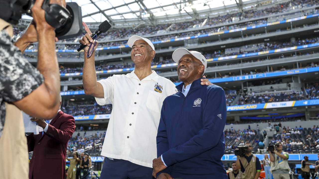Charlie Joiner & Kellen Winslow Jersey Retirement Ceremony
