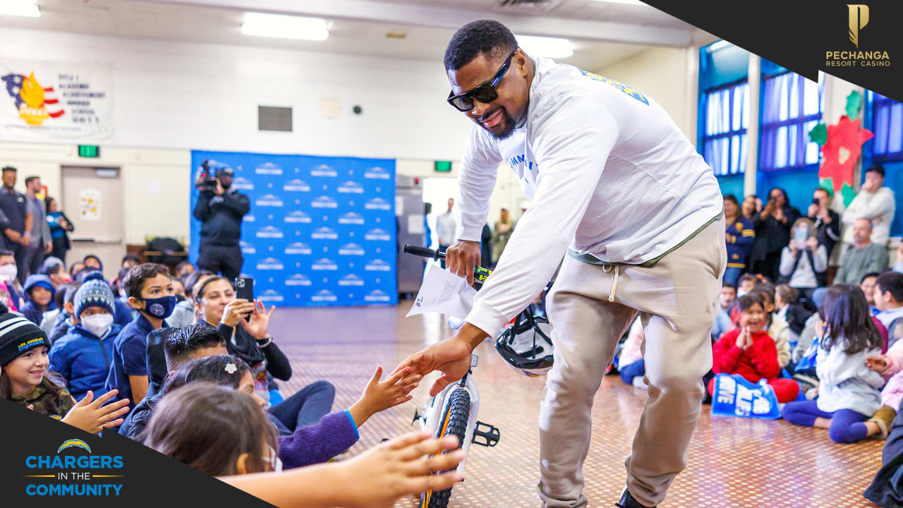 Community: Keenan Allen Joins Snoop Dogg For Snoop Special Stars Youth  Football Camp