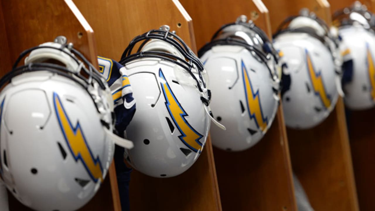 FILE - In this Dec. 10, 2017, file photo, Los Angeles Chargers tight end Antonio  Gates looks on before an NFL football game against the Washington Redskins  in Carson, Calif. The Chargers